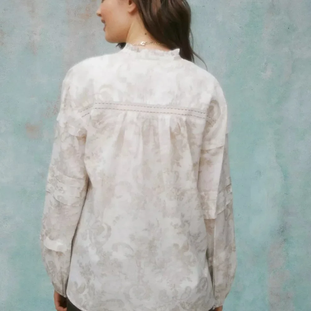 Elegant Cream Paisley Blouse - Picture 4 of 12